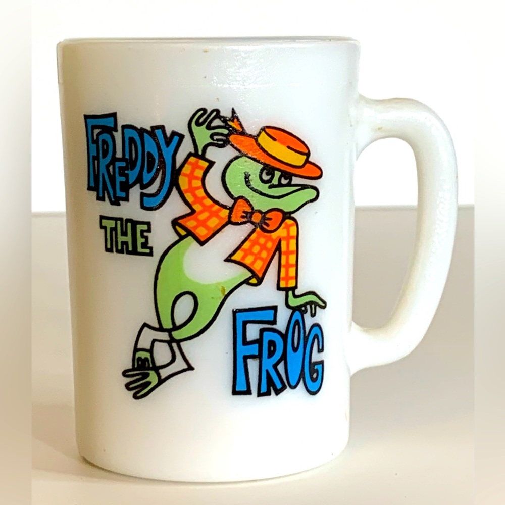 Vintage 1969 Avon Milk Glass Freddy the Frog Mug